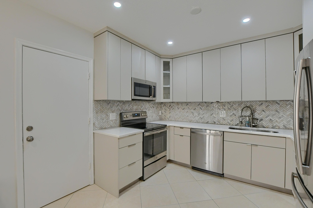 23061 Aqua View - Photo 3