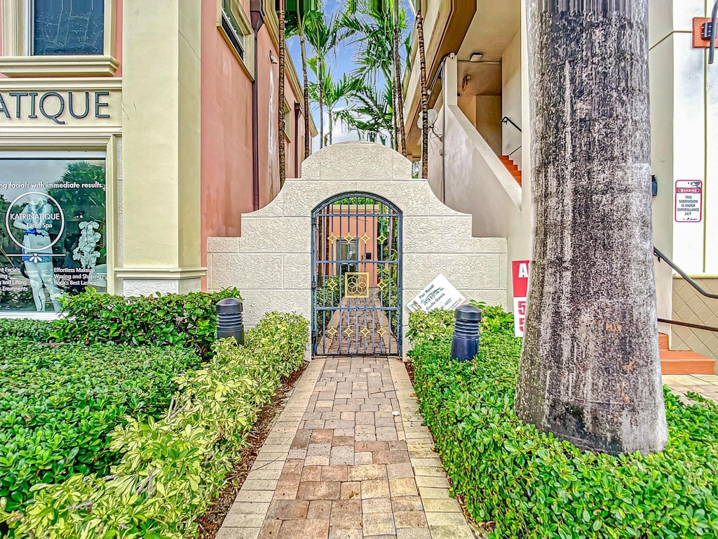 801 E Palmetto Park Road - Photo 9