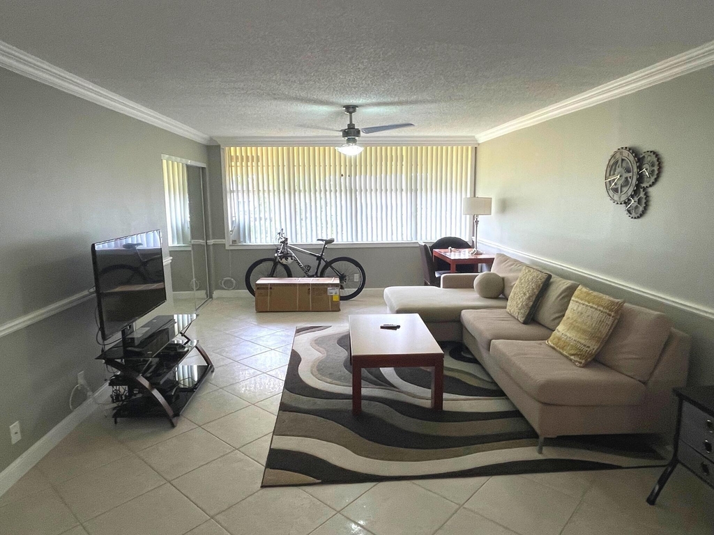 2805 Sw 22nd Avenue - Photo 9