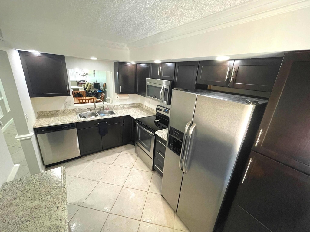 2805 Sw 22nd Avenue - Photo 1