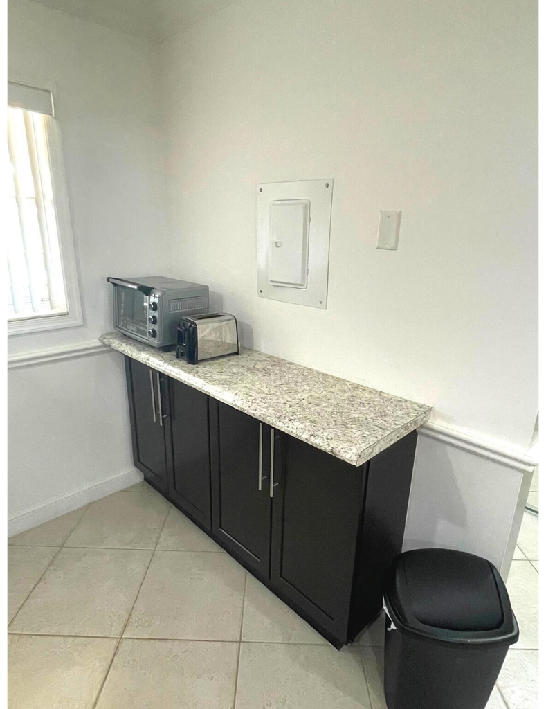 2805 Sw 22nd Avenue - Photo 4
