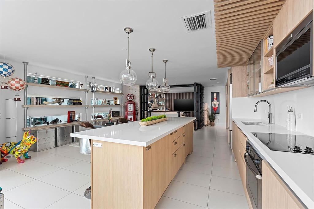 1040 Biscayne Boulevard - Photo 9