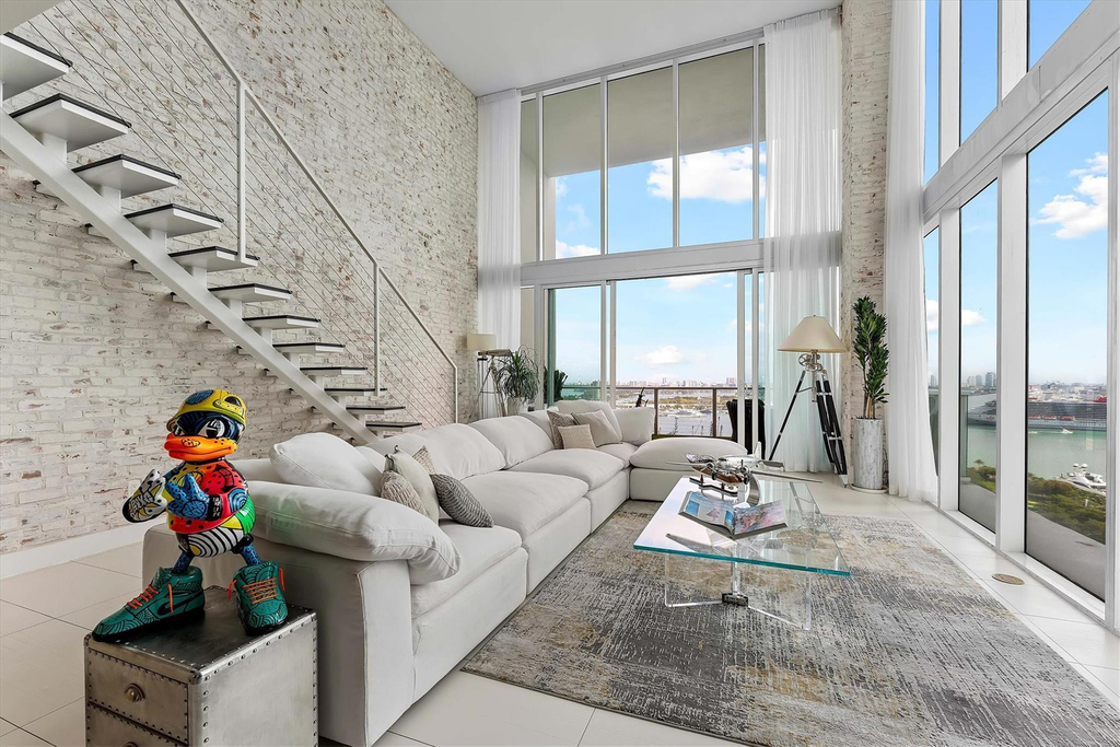 1040 Biscayne Boulevard - Photo 0