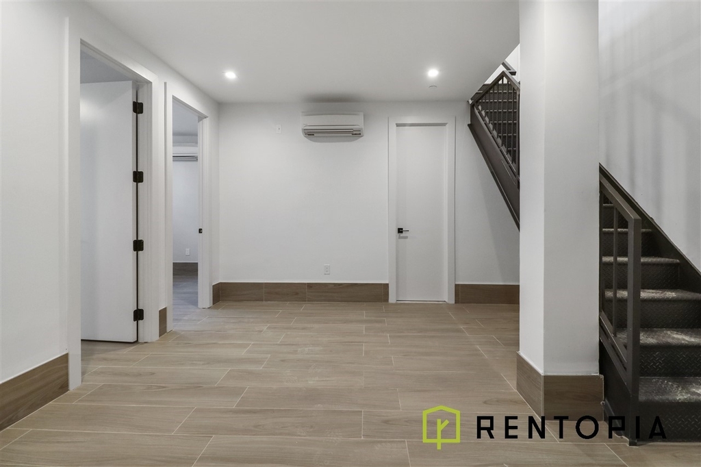 411 Meeker Avenue - Photo 7
