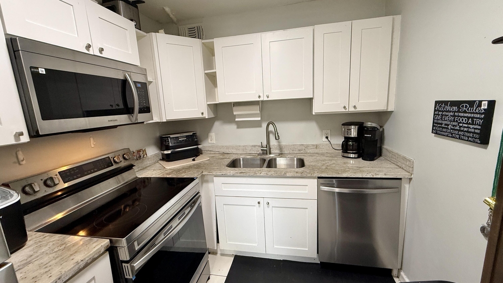 1037 Ashby D - Photo 1