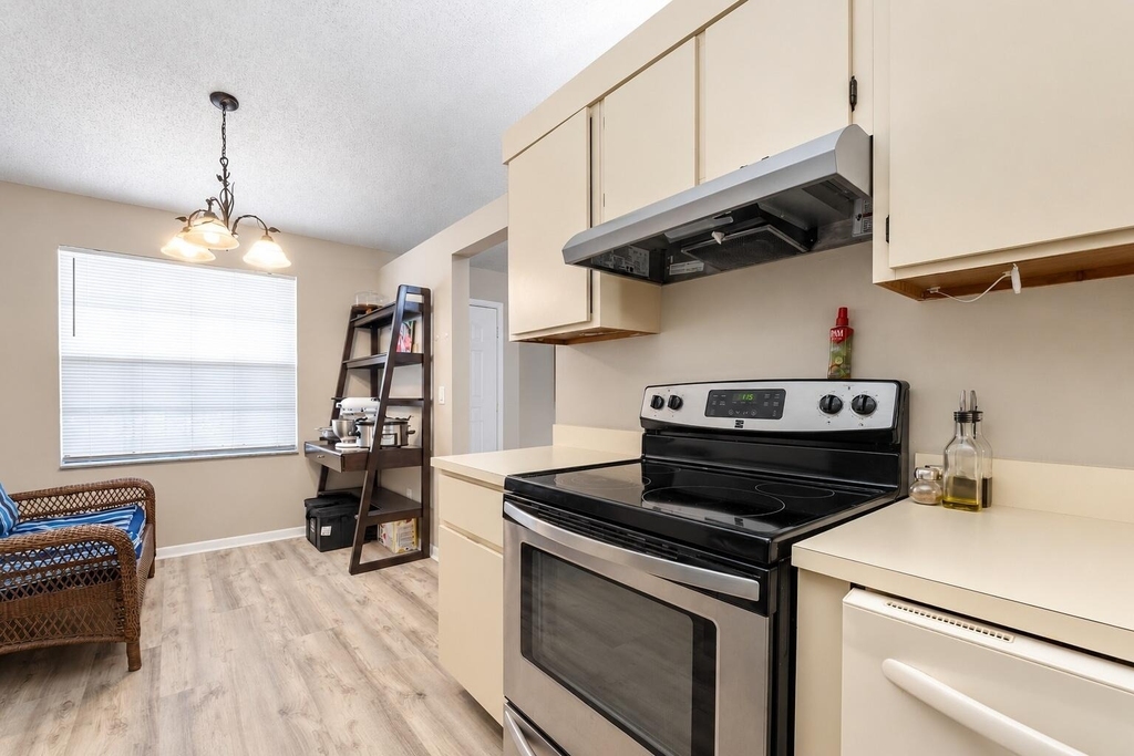 1502 Pinecrest Circle - Photo 6