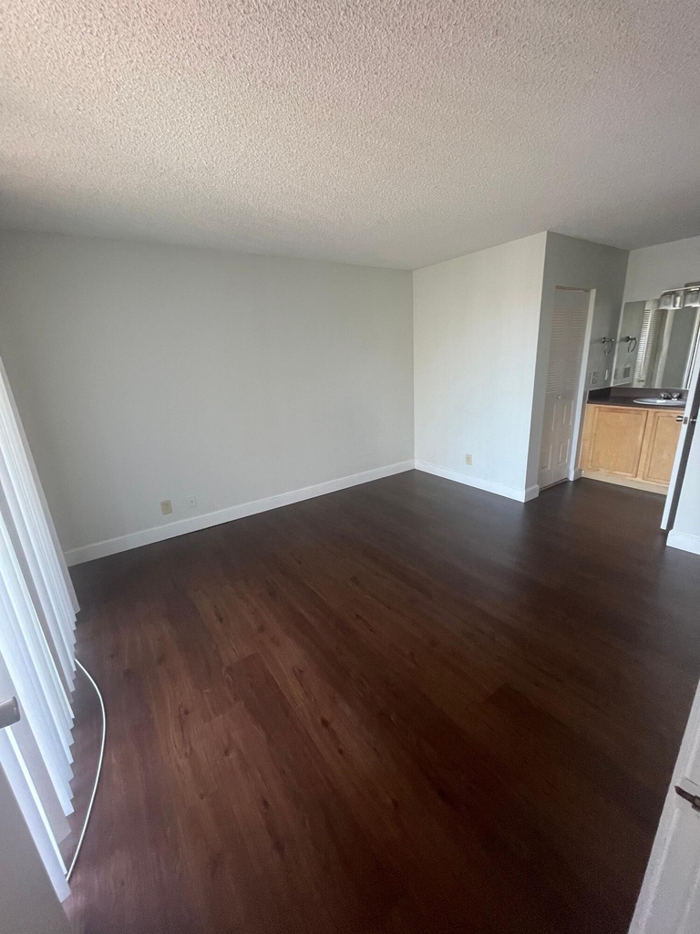 700 Executive Center Drive - Photo 6