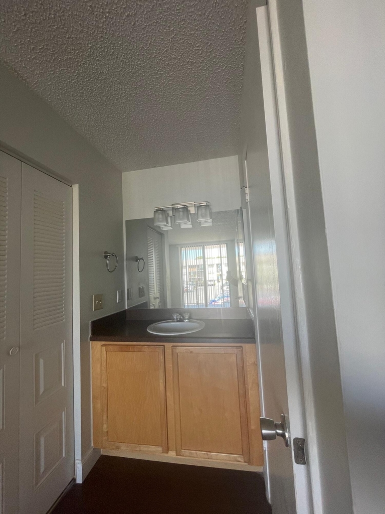 700 Executive Center Drive - Photo 5