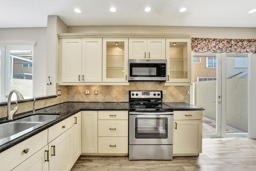 1365 Nw 154th Lane - Photo 9