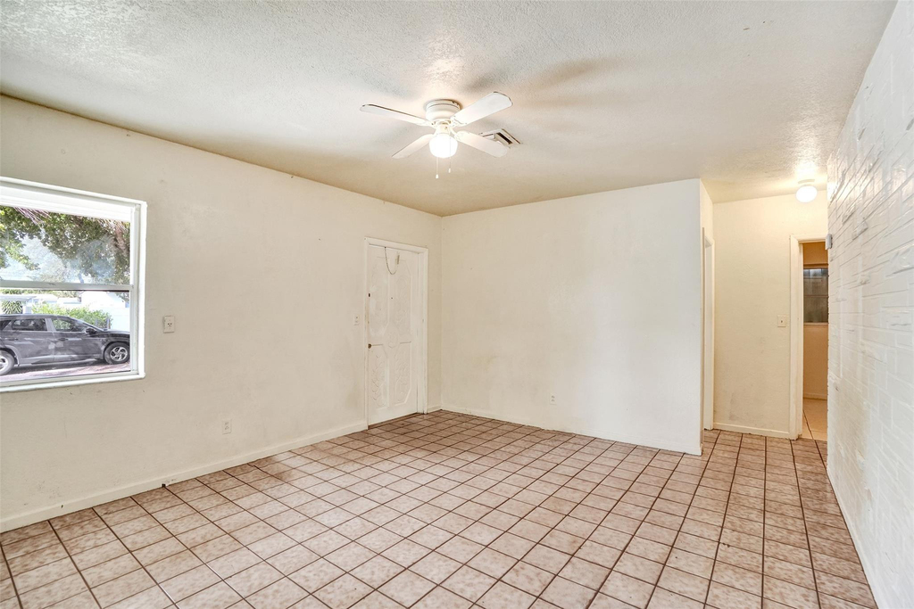 1318 Nw 11th Place - Photo 5