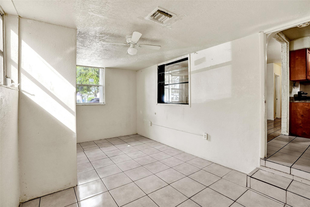 1318 Nw 11th Place - Photo 6