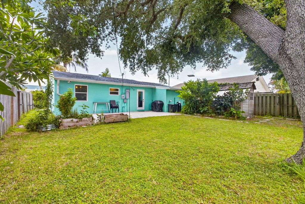 216 E 24th Street - Photo 38