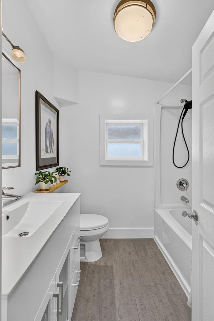 216 E 24th Street - Photo 20