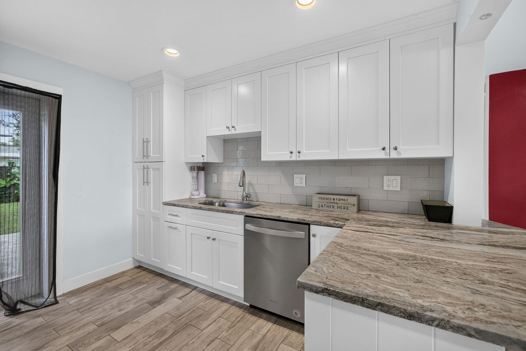 216 E 24th Street - Photo 10