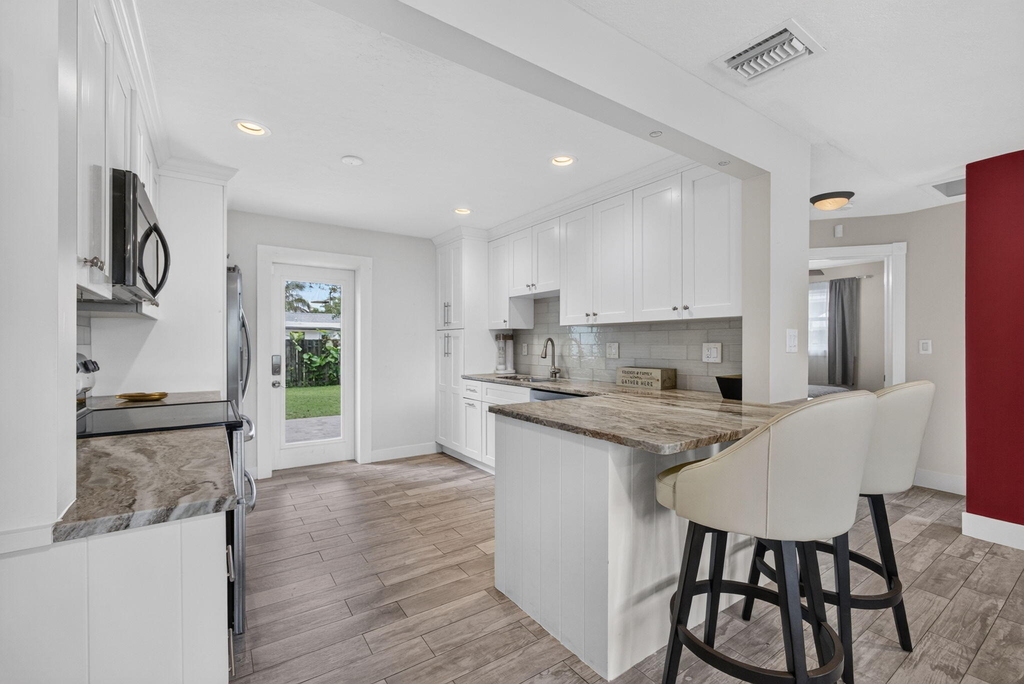 216 E 24th Street - Photo 15