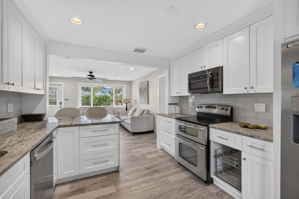 216 E 24th Street - Photo 11