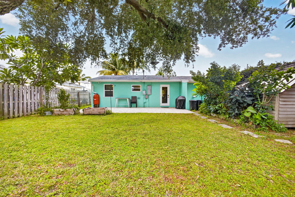 216 E 24th Street - Photo 39