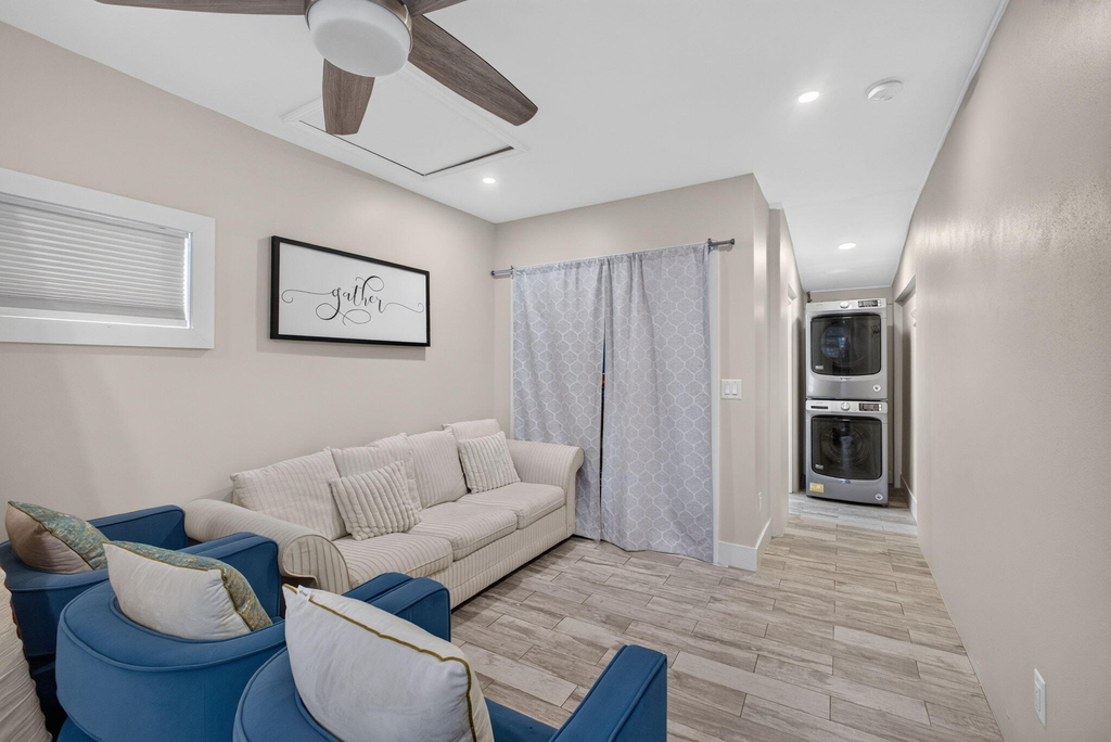 216 E 24th Street - Photo 18
