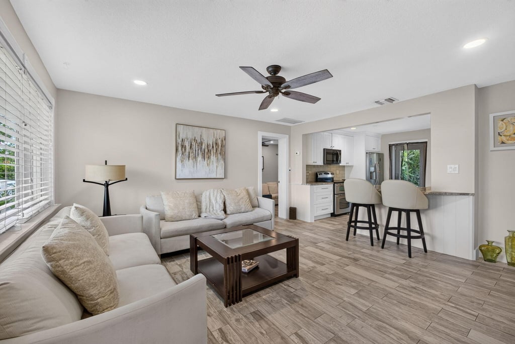 216 E 24th Street - Photo 8