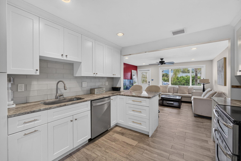 216 E 24th Street - Photo 14