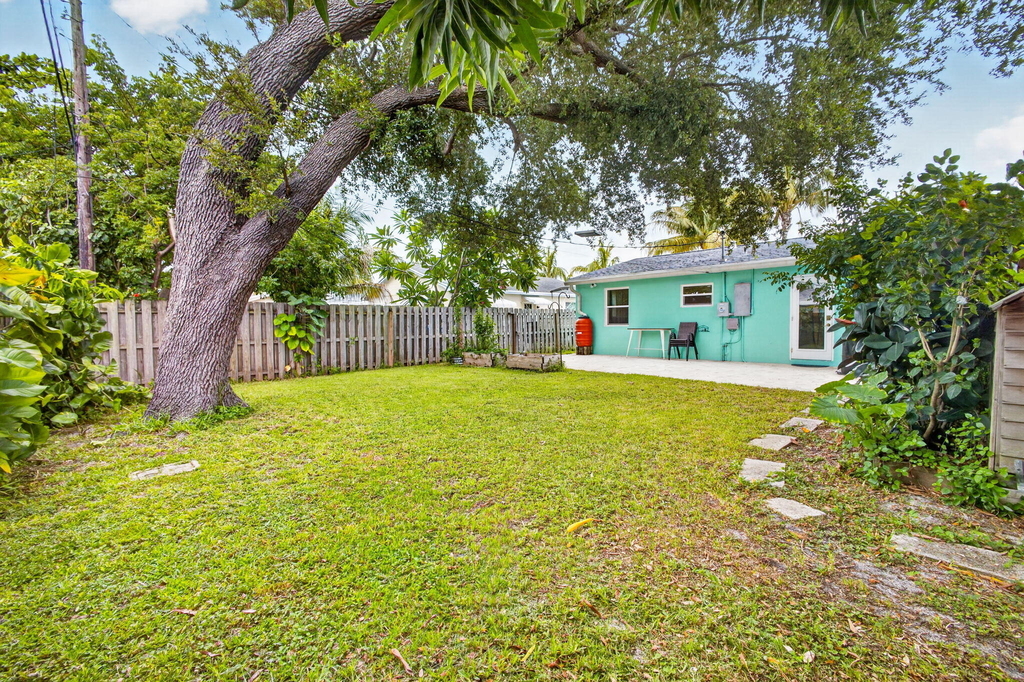 216 E 24th Street - Photo 34