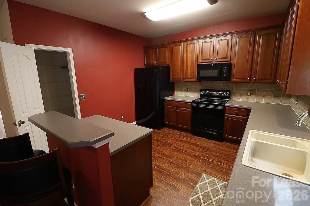 10979 Princeton Village Drive - Photo 8