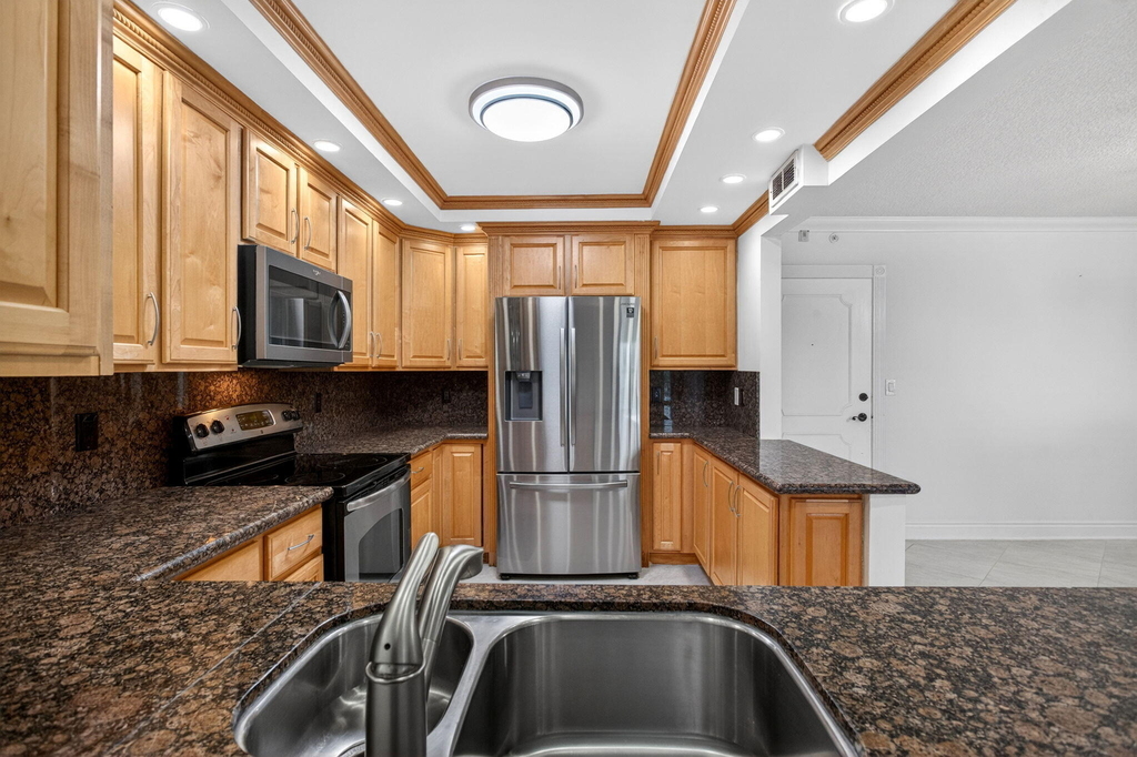 405 N Ocean Boulevard - Photo 9