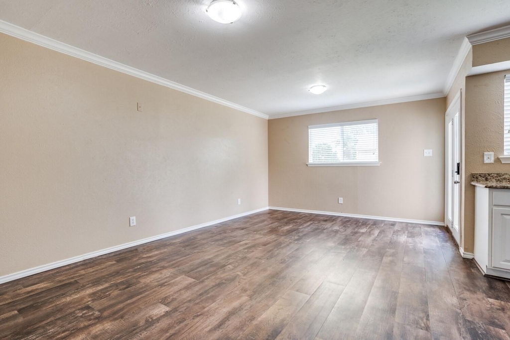 1410 Thackery Drive - Photo 4