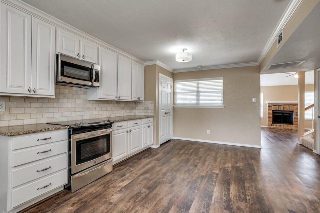 1410 Thackery Drive - Photo 3