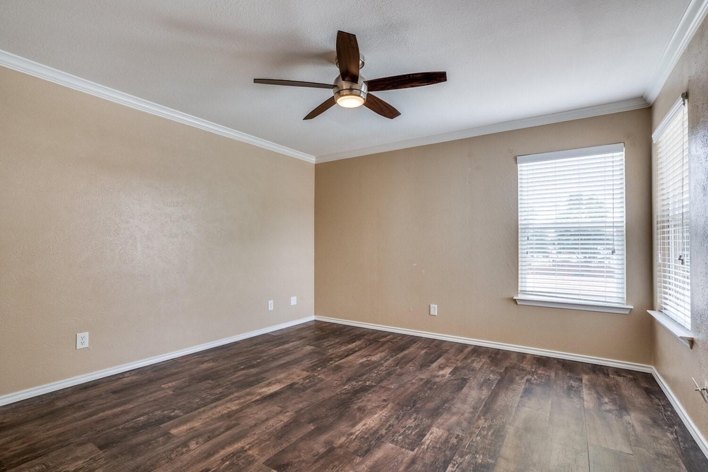 1410 Thackery Drive - Photo 6