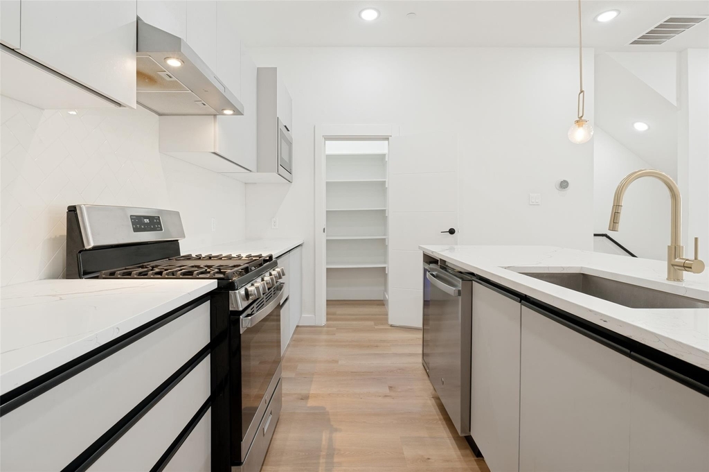 2613 Calvin Street - Photo 9