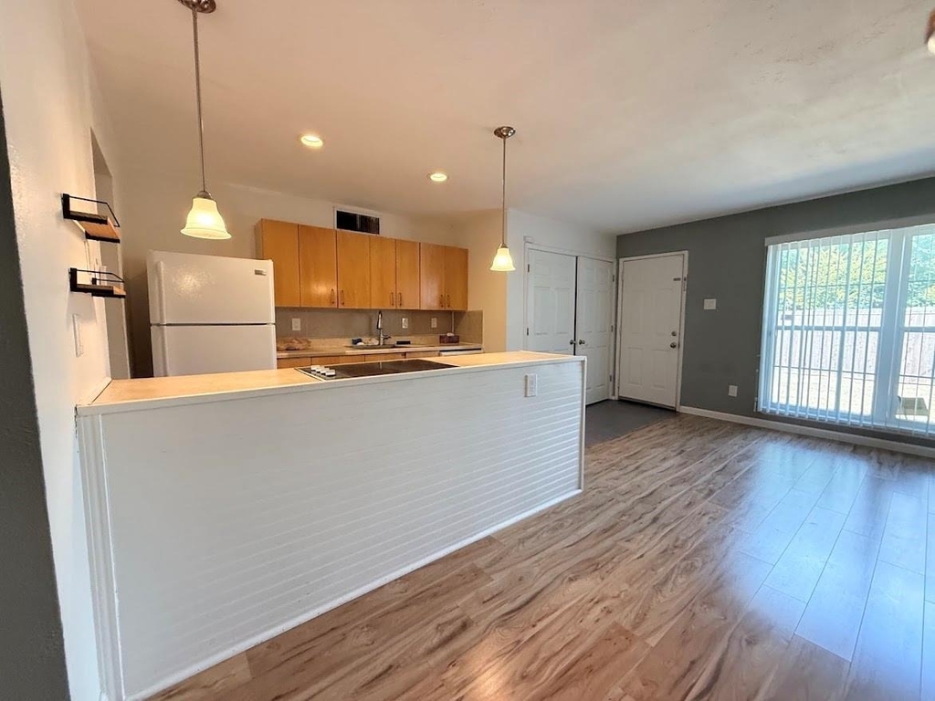 1008 S Jupiter Road - Photo 4