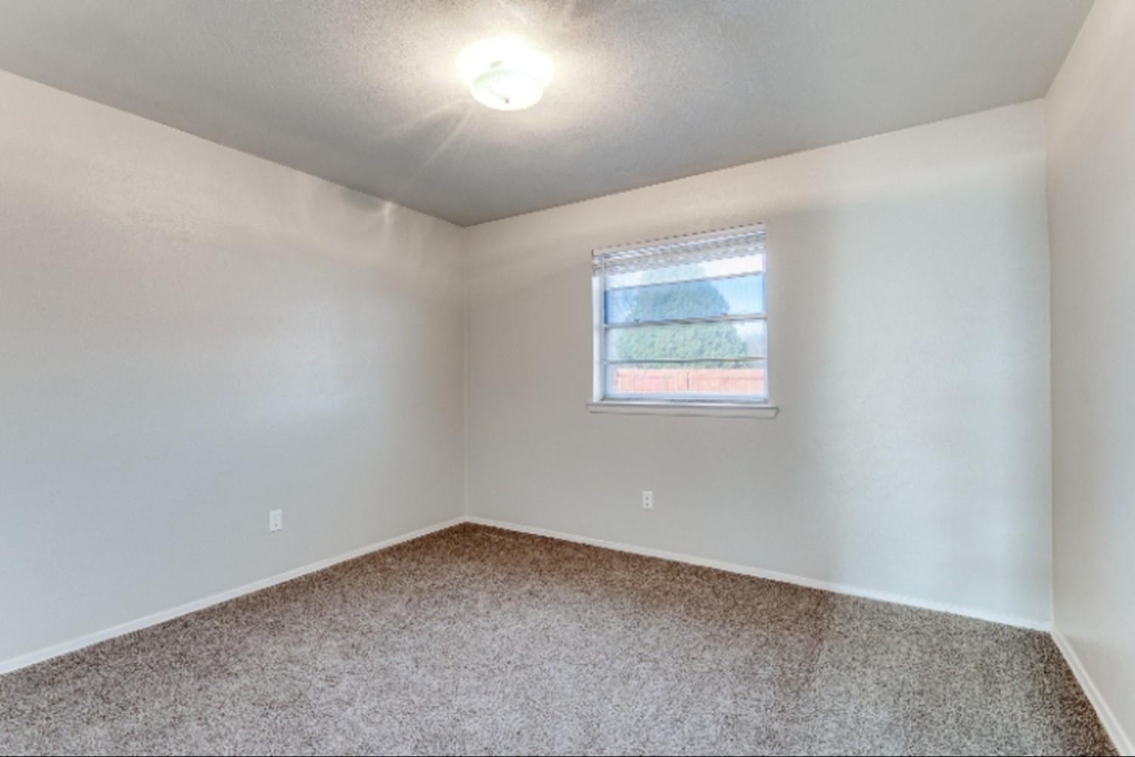 900 Skelly Street - Photo 2