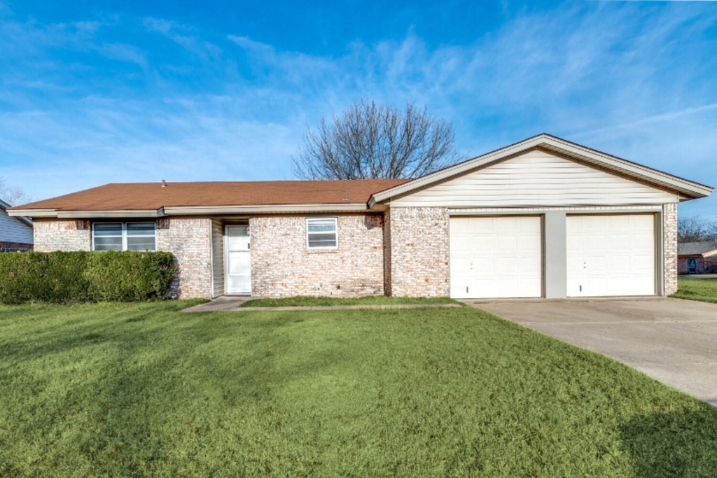 900 Skelly Street - Photo 0