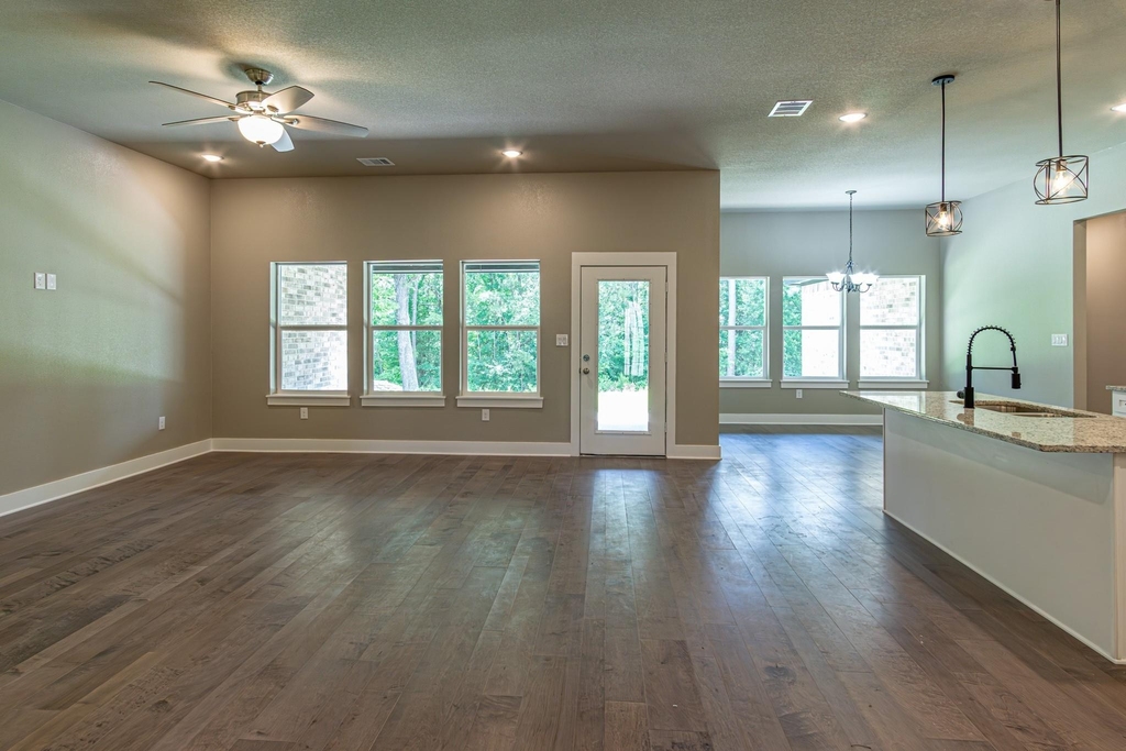 122 Private Road 6305 - Photo 2