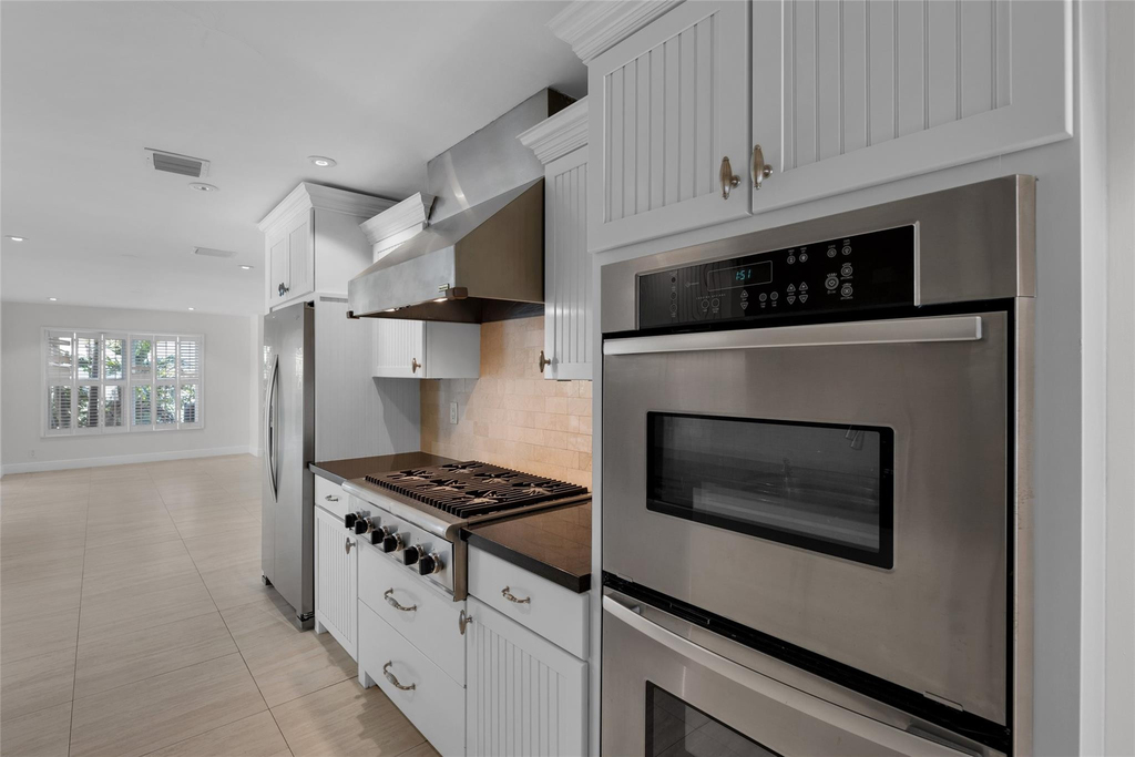 2401 Ne 47th Street - Photo 20