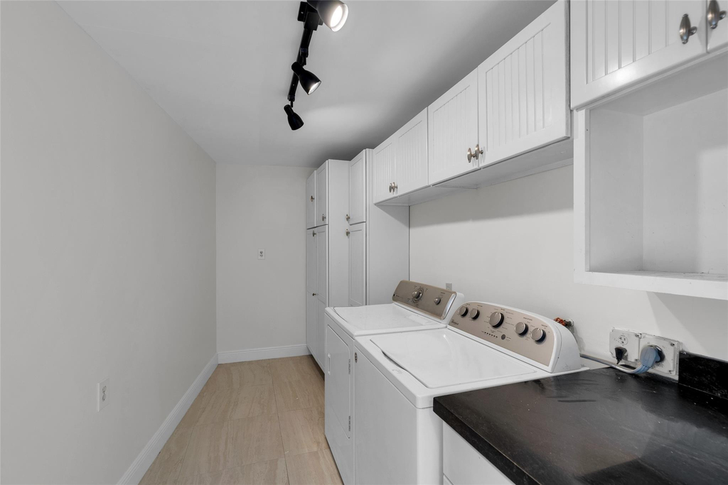 2401 Ne 47th Street - Photo 29