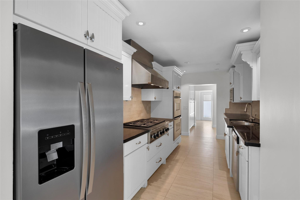 2401 Ne 47th Street - Photo 16