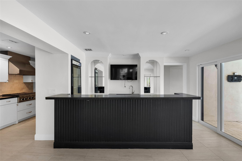 2401 Ne 47th Street - Photo 14