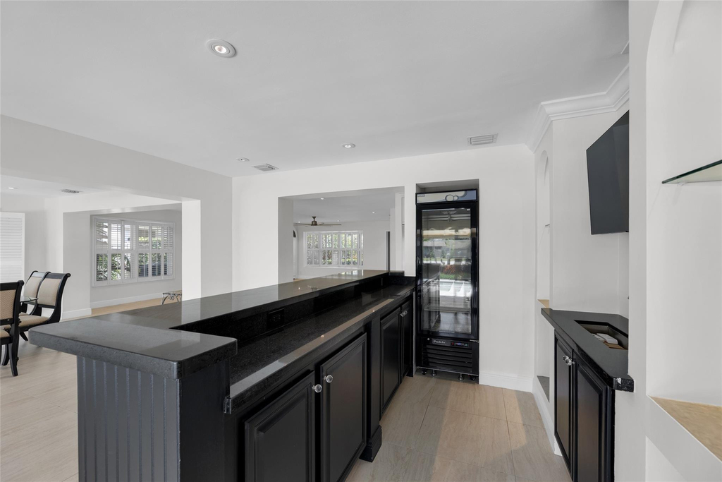 2401 Ne 47th Street - Photo 15