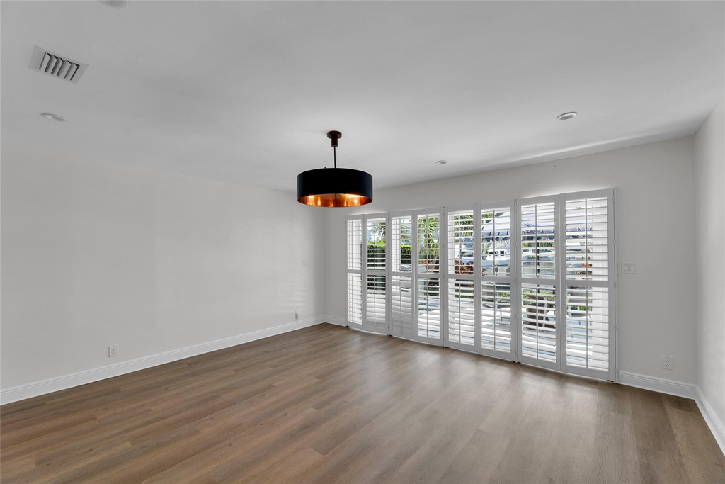 2401 Ne 47th Street - Photo 23