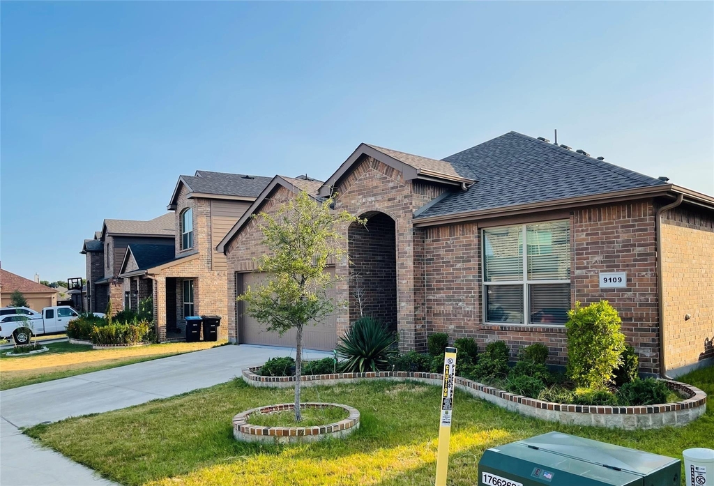 9109 Stormcrow Drive - Photo 2