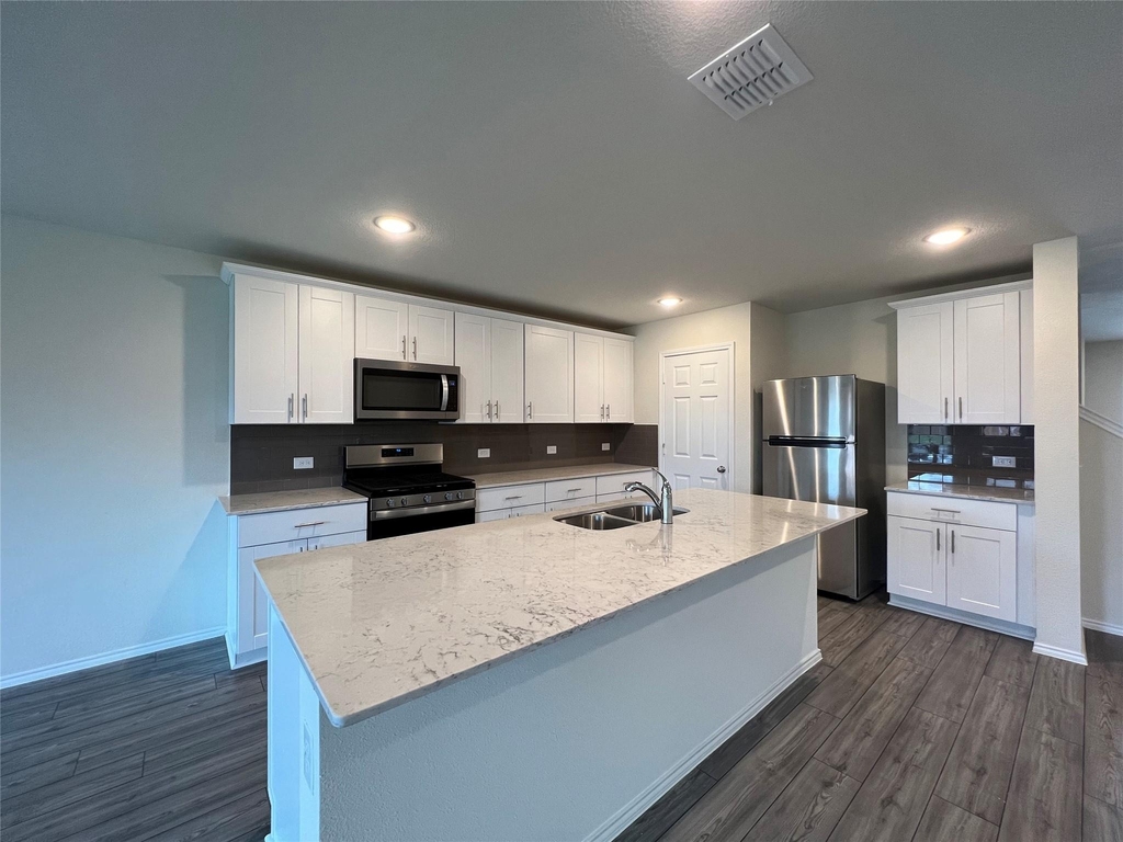 16013 Crews Avenue - Photo 6