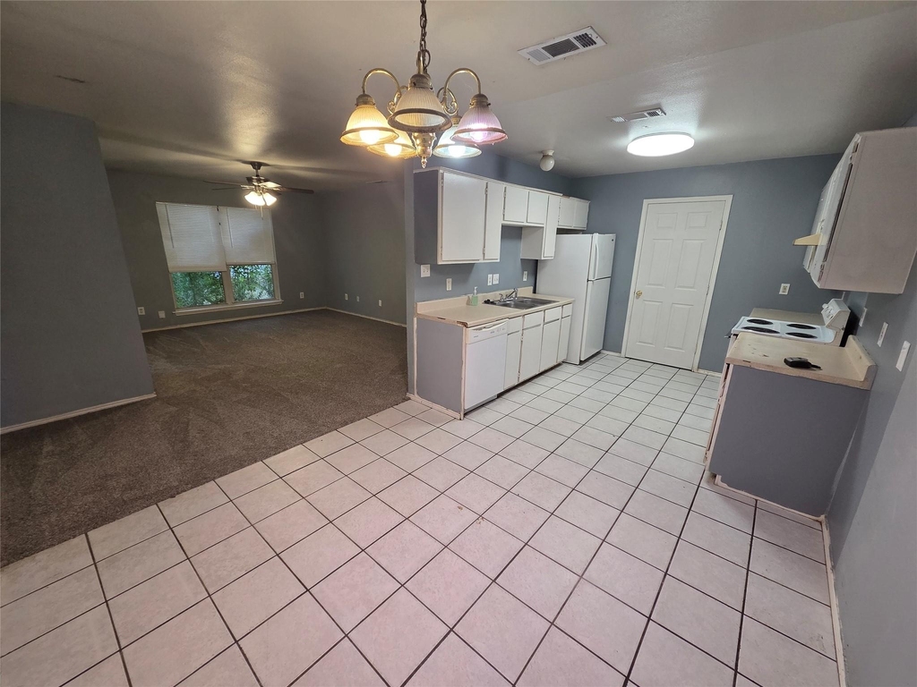 900 Naomi Lane - Photo 3