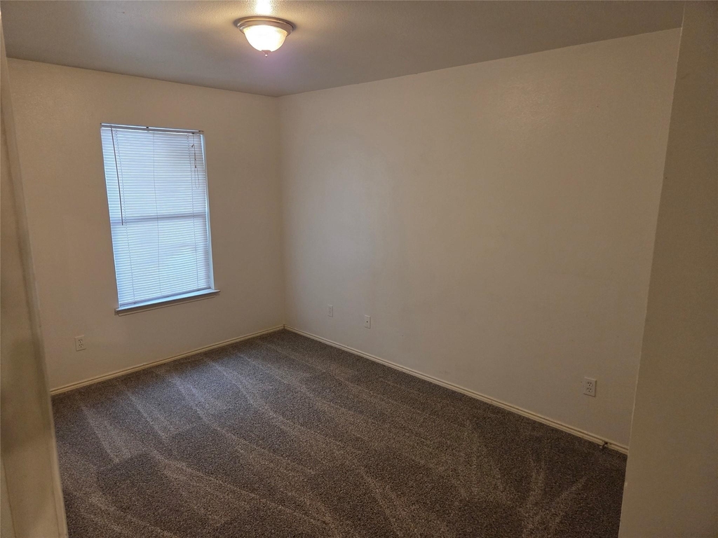 900 Naomi Lane - Photo 11