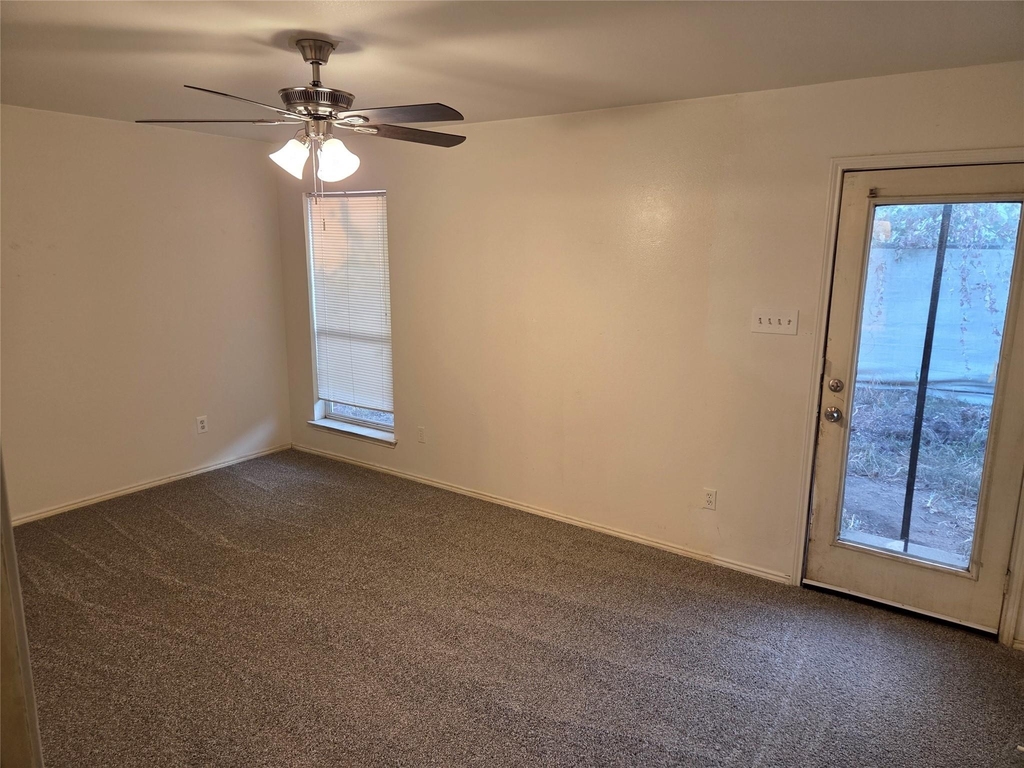 900 Naomi Lane - Photo 12