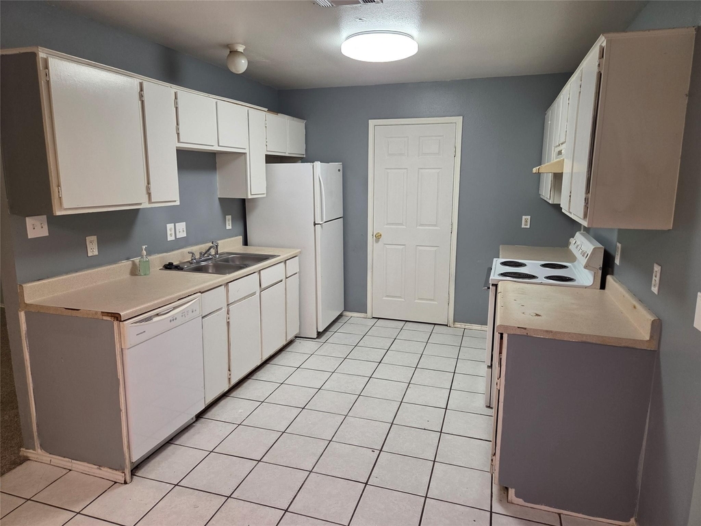 900 Naomi Lane - Photo 8