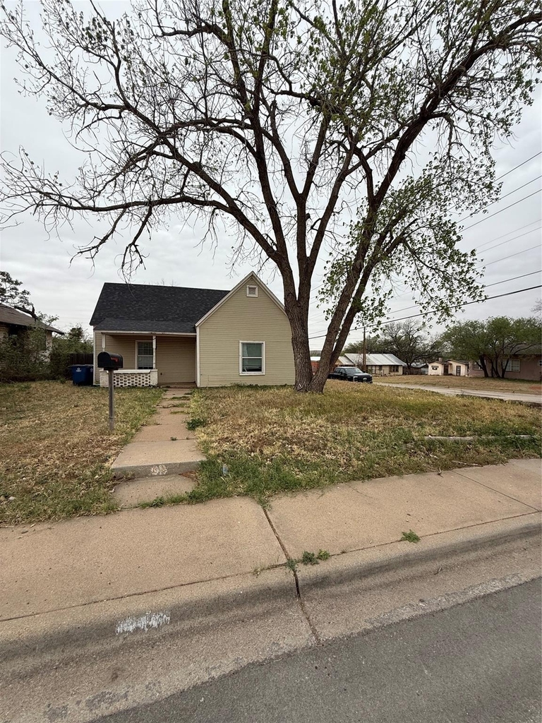 911 Elm Street - Photo 0