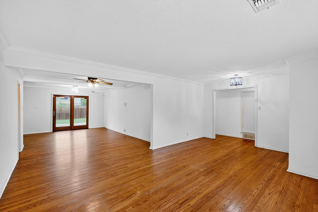 2927 Selma Lane - Photo 2