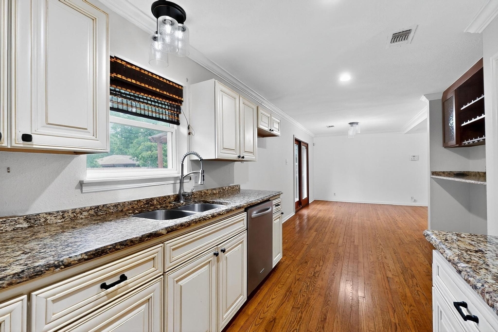 2927 Selma Lane - Photo 9